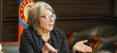 �El cuidado debe ser un nuevo sector productivo, tenemos que romper la idea de que la mujer es la cuidadora�, ministra Cecilia L�pez