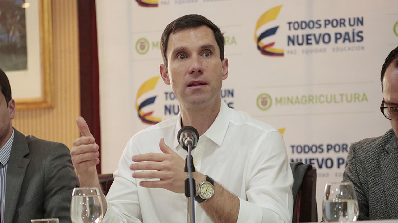 viceministro-diaz-granados-presenta-borrador-proyecto-tierras.jpg